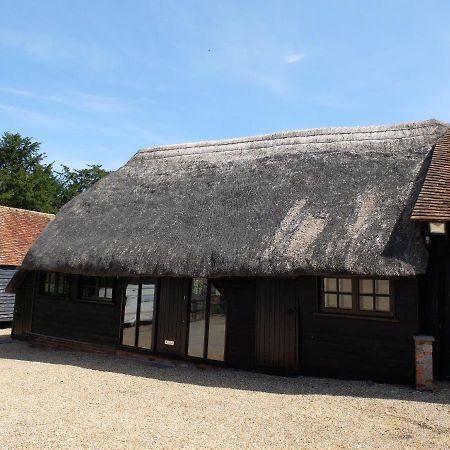 הוילה טאים The Thatched Barn מראה חיצוני תמונה